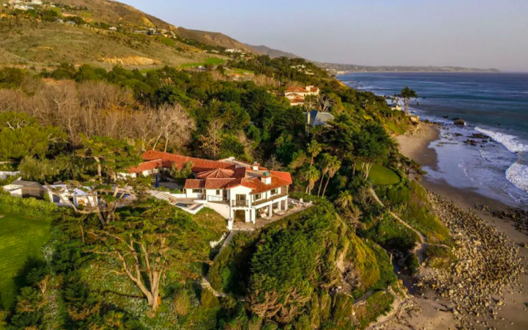 Une prise à vol d'avion de la propriété