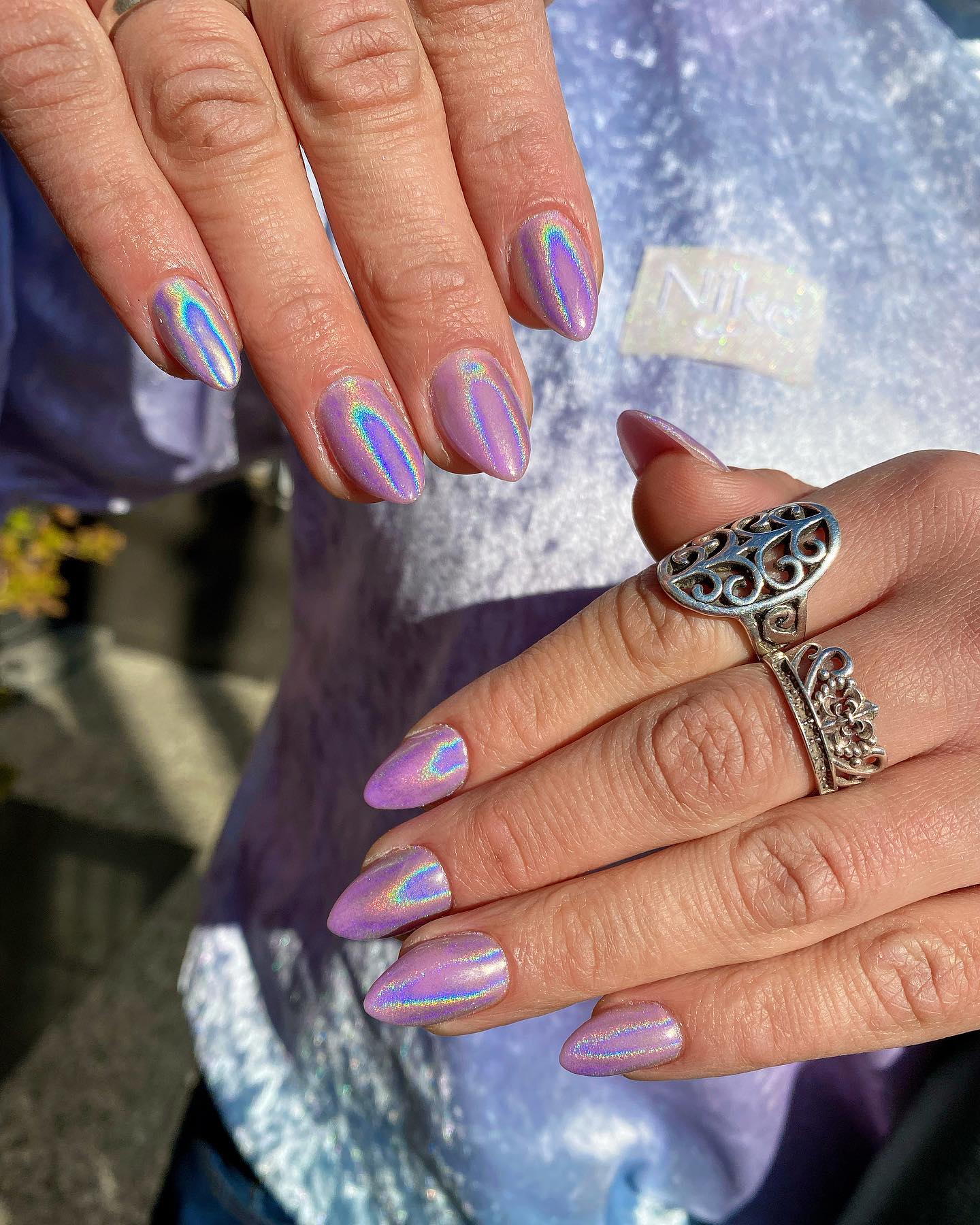 Holographic nails