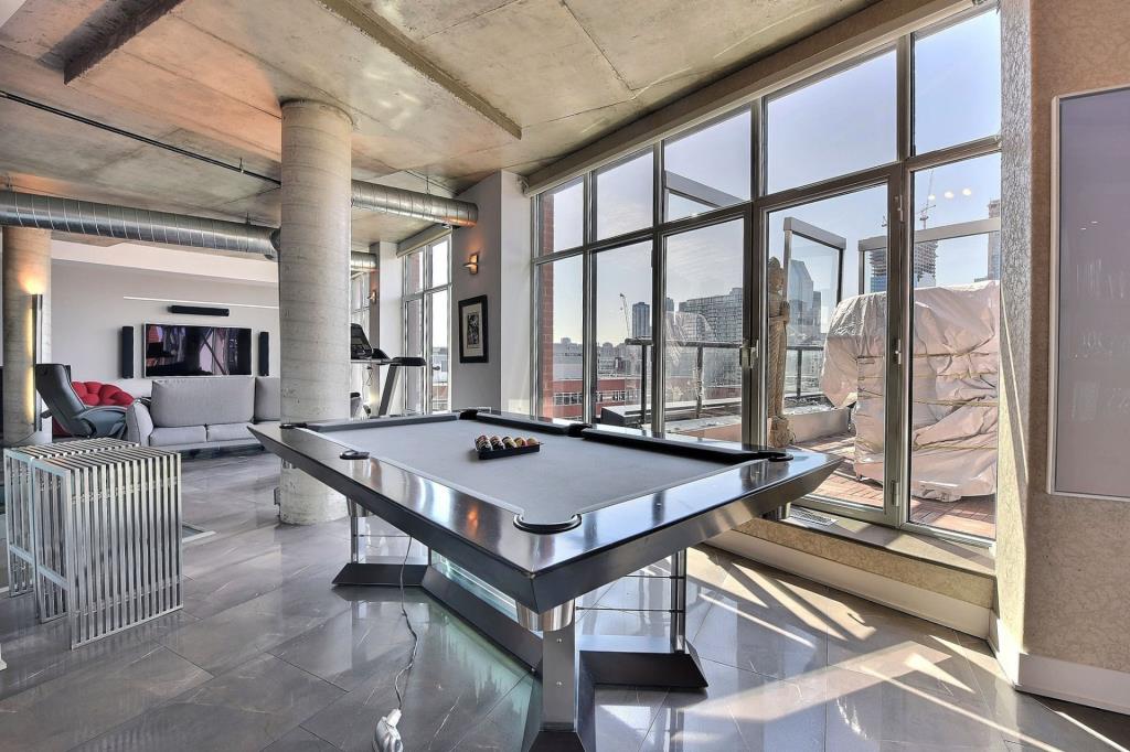 Billiard room