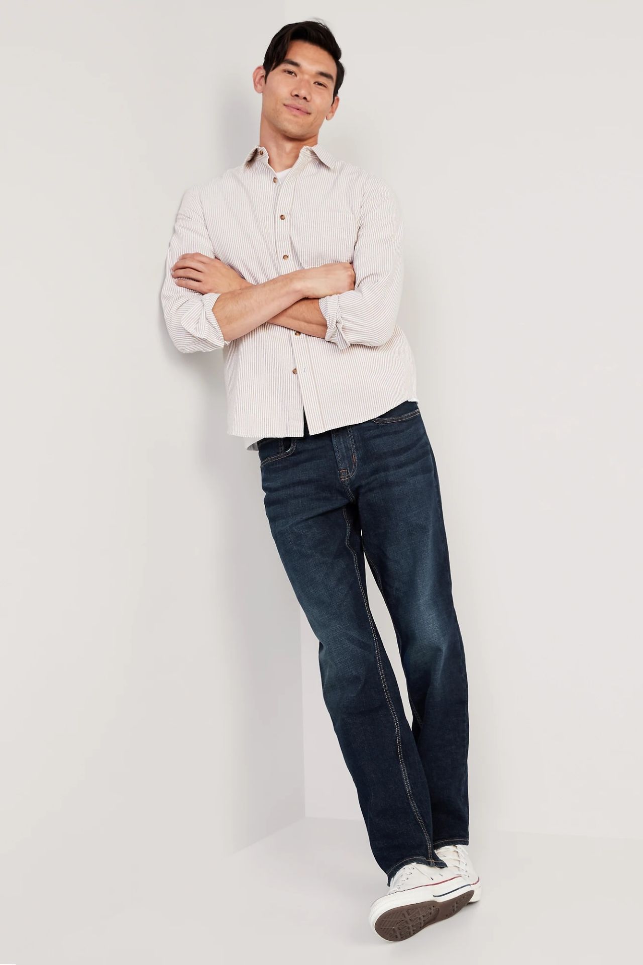 Loose-fitting jeans
