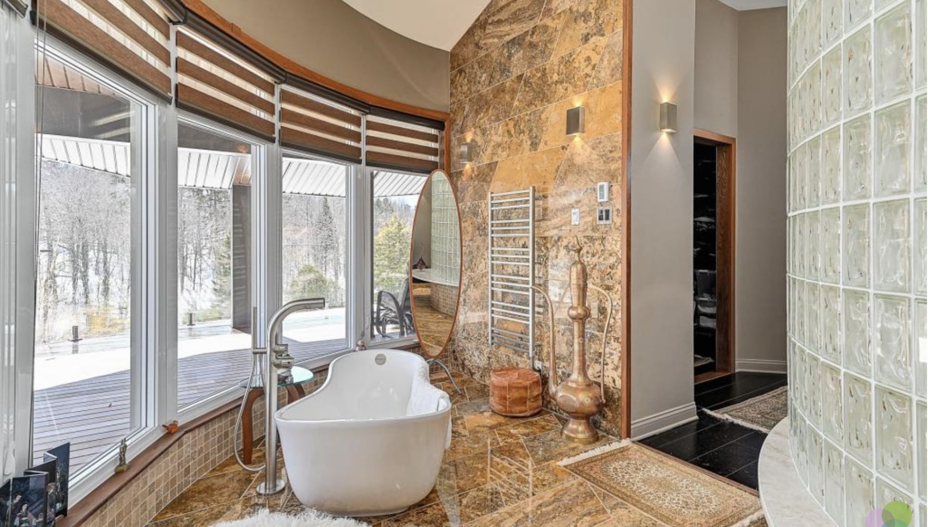 Salle de bain attenante à la CCP